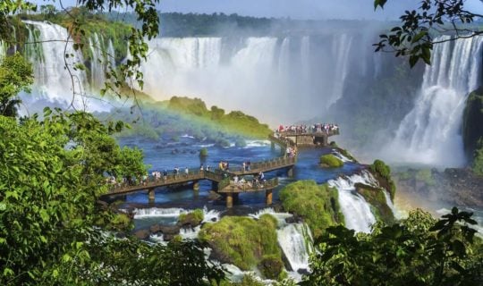 people-looking-at-Iguazu-falls