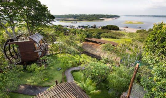 brazil-amazon-lodge-surrounded-by-jungle