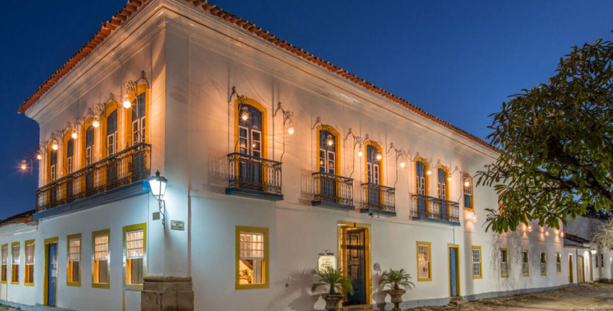 Pousada do Sandi exterior at dusk