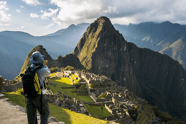Hiker-Machu-Picchu