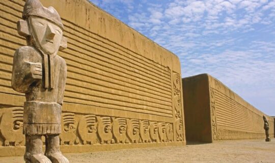 remarkable-ancient-ruins-with-city-walls-and-statues