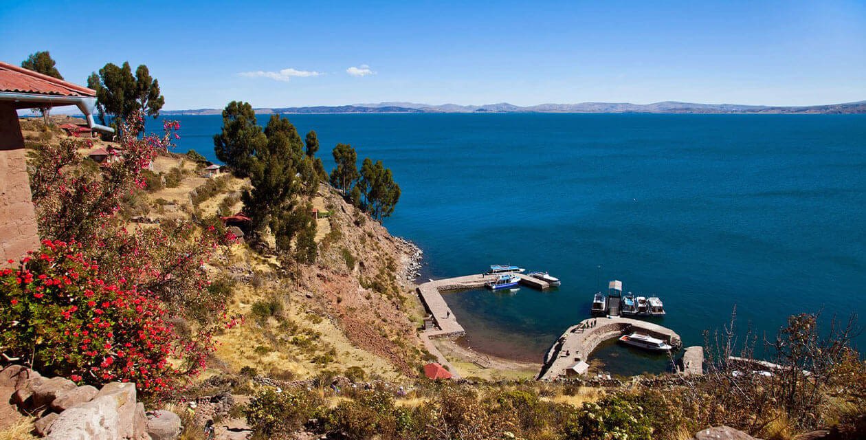 Isla Suasi landscape and lake shore