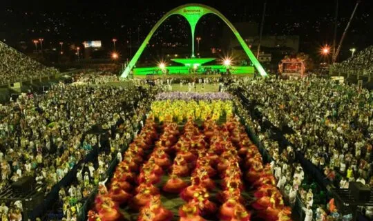 carnival-rio-parade-with-hundreds-of-people