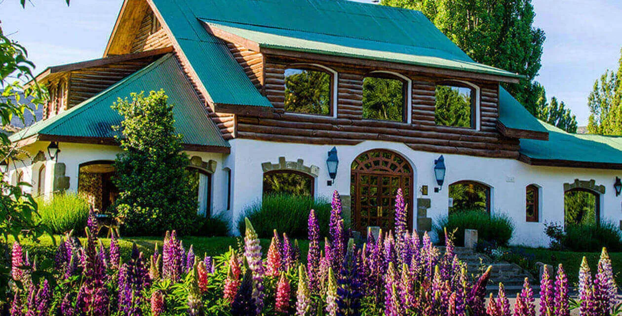 Cabin themed lodge in El Calafafe