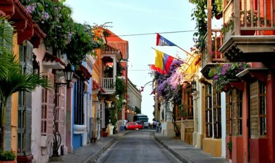 quaint-histroic-street-in-cartagena-colombia