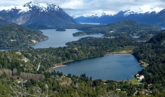 argentina-lakes-and-snow-covered-mountain-peaks