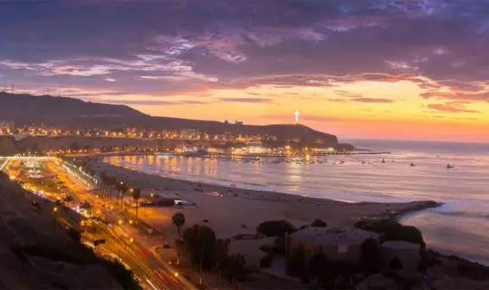 lima-waterfront-at-sunset