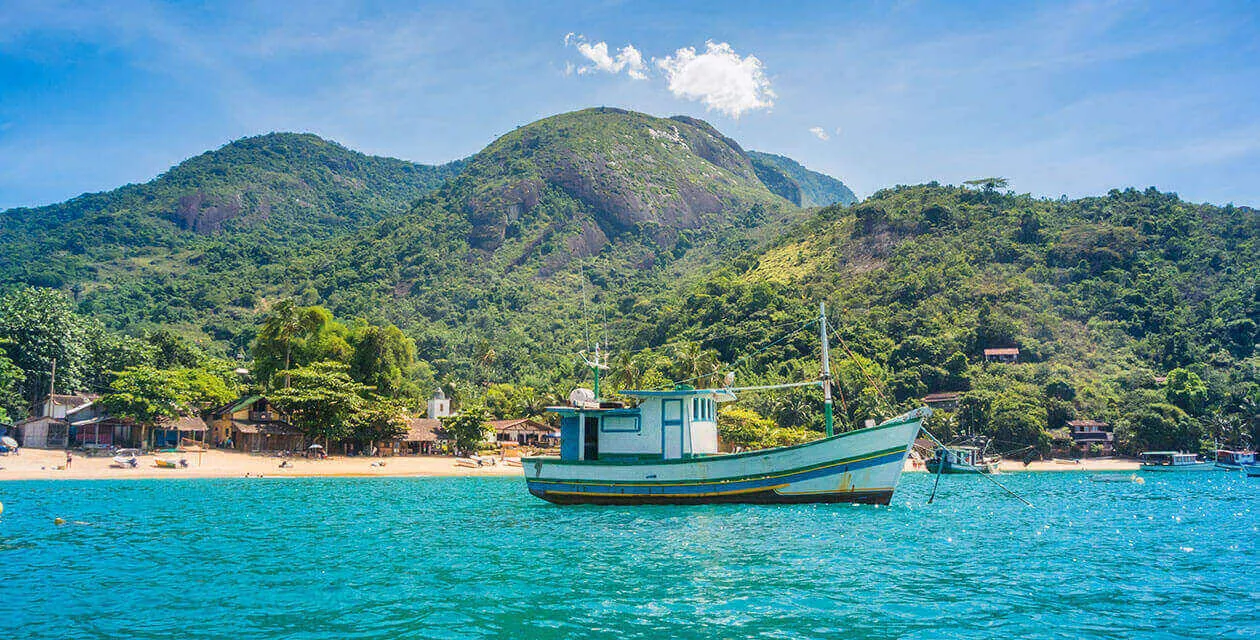 Paraty boat and ihla grande