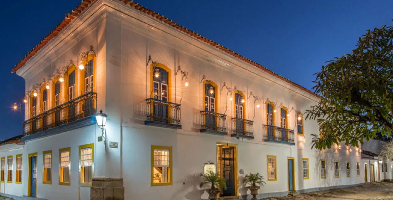 Pousada do Sandi exterior at dusk