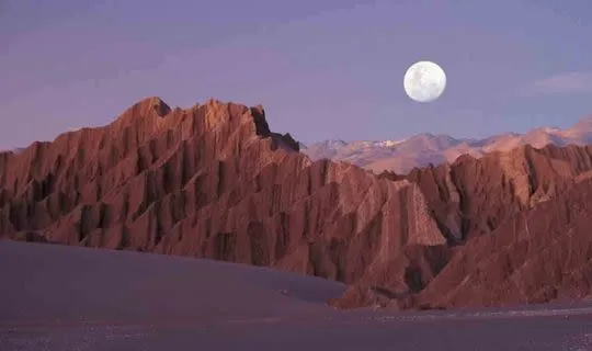 atacama-desert-at-night-with-moon-over-desert-peaks