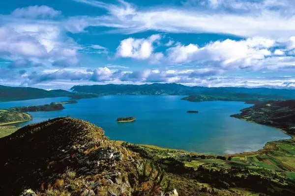 tota lagoon national parks in colombia