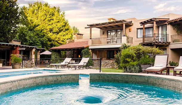 lares de chacras jacuzzi and exterior