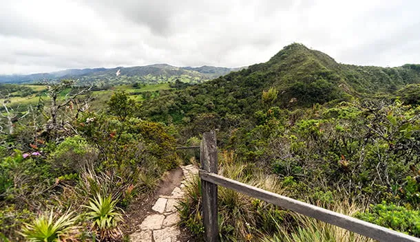route to lagoon outside of bogota