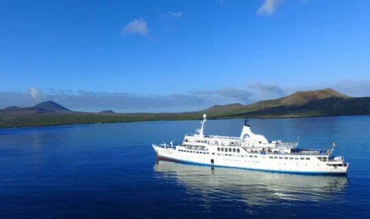 galapagos-legend-cruise-anchored-in-prisitne-bay