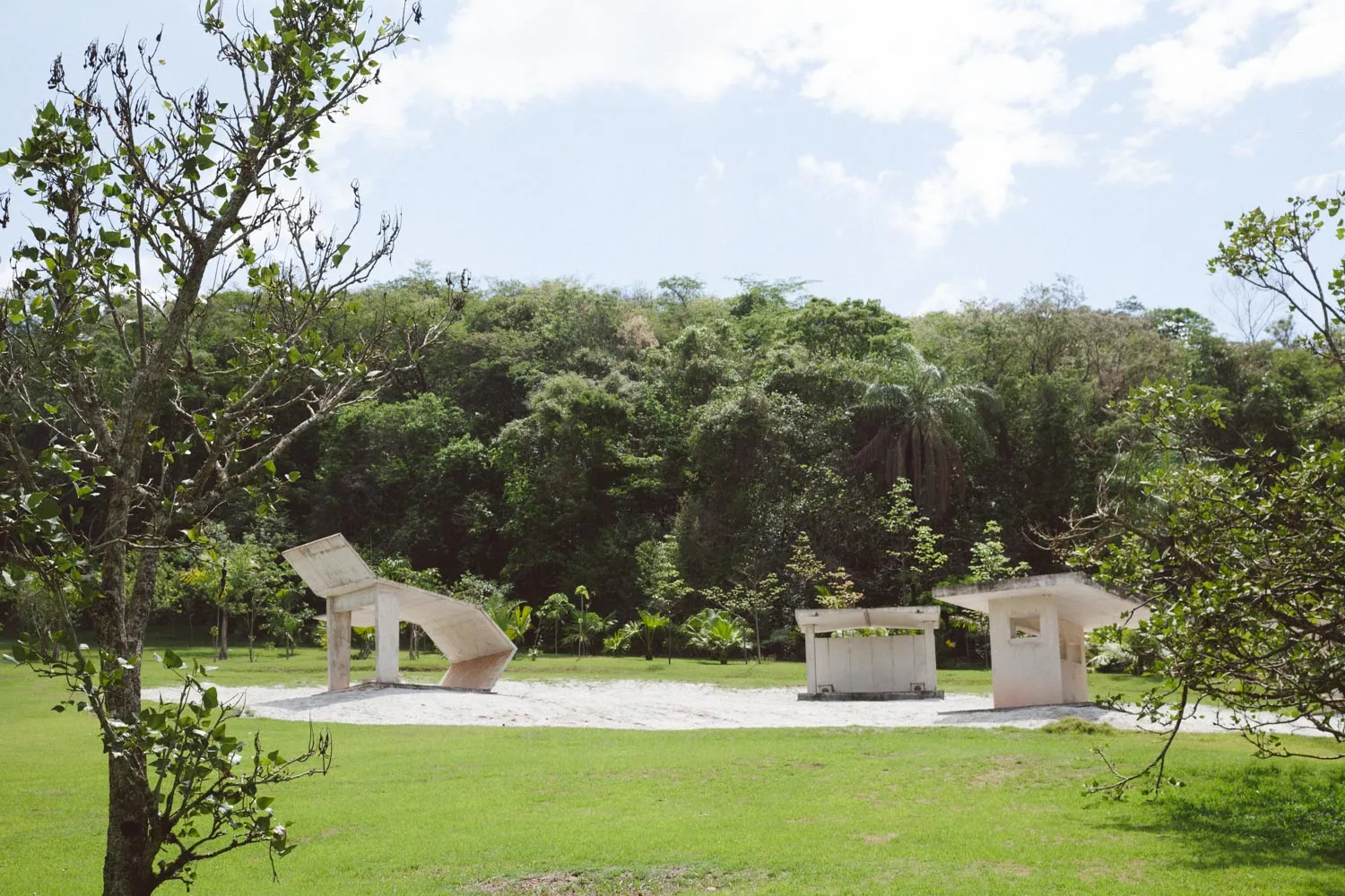 inhotim-museum-photo-open-air-sculpture