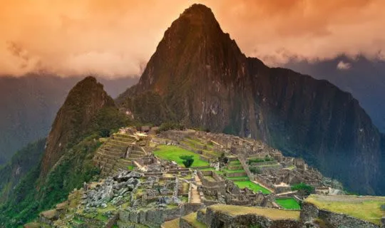 inca-ruins-in-mach-picchu-at-sunset