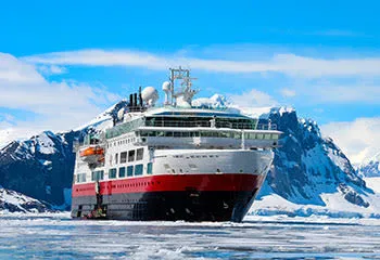 Antarctica Cruise in Icy Waters
