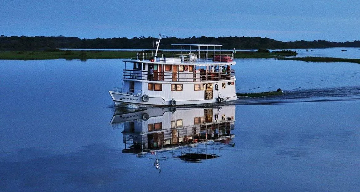 the-clipper-amazon-cruise-moving-at-night