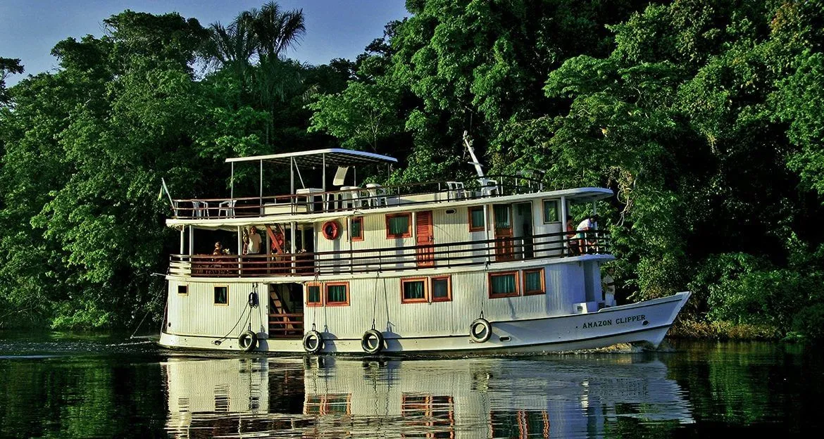 the-cute-clipper-amazon-cruise-approaching-jungle-along-the-river