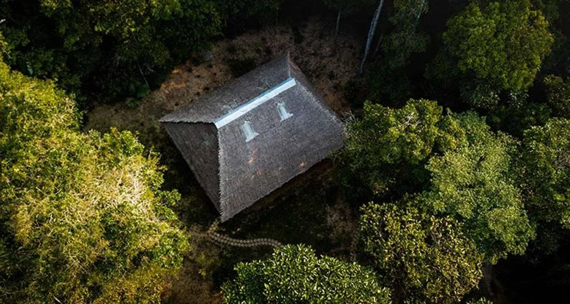 refugios-amazonas-lodge-from-above-surrounded-by-jungle