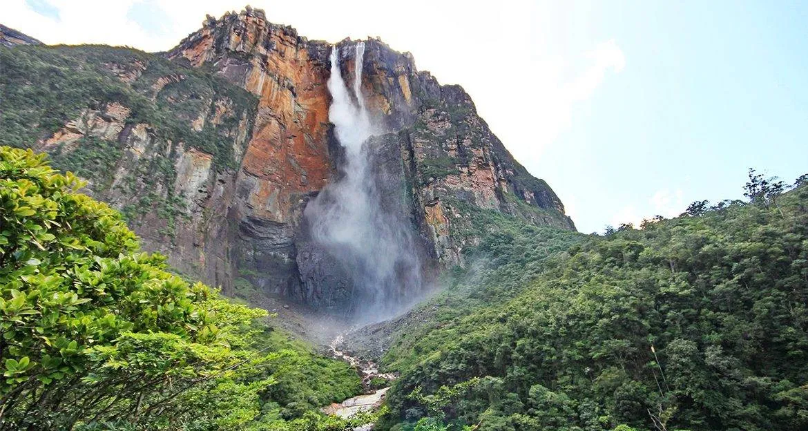 mount-roraima-summit-waterfall