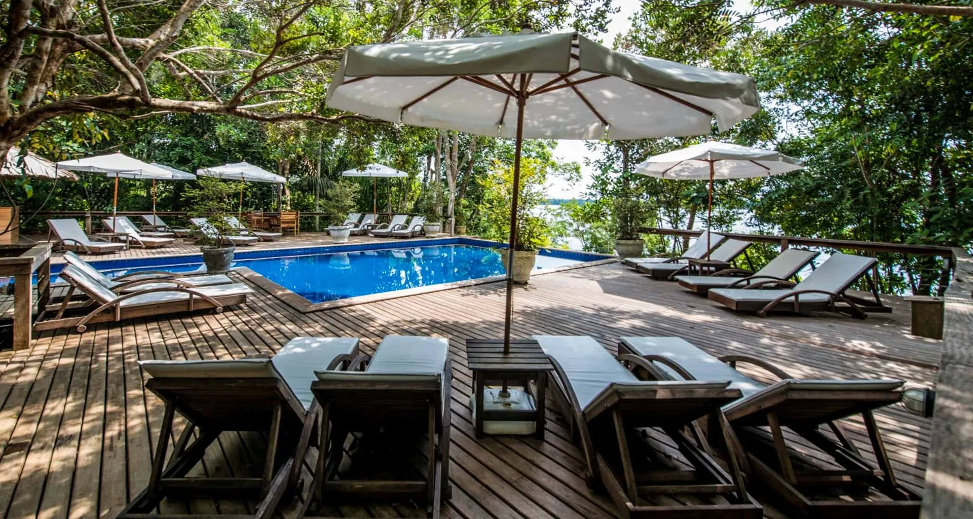Anavilhanas Jungle Lodge pool deck