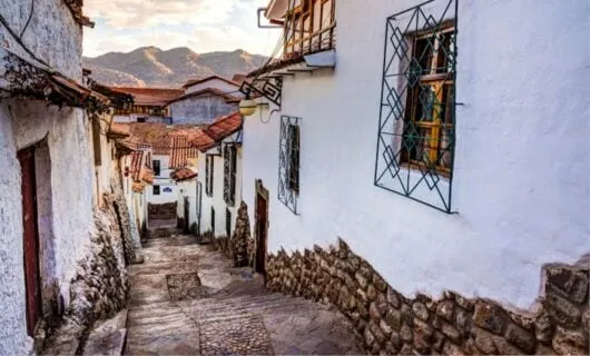 Small alley in Cuzco, Peru