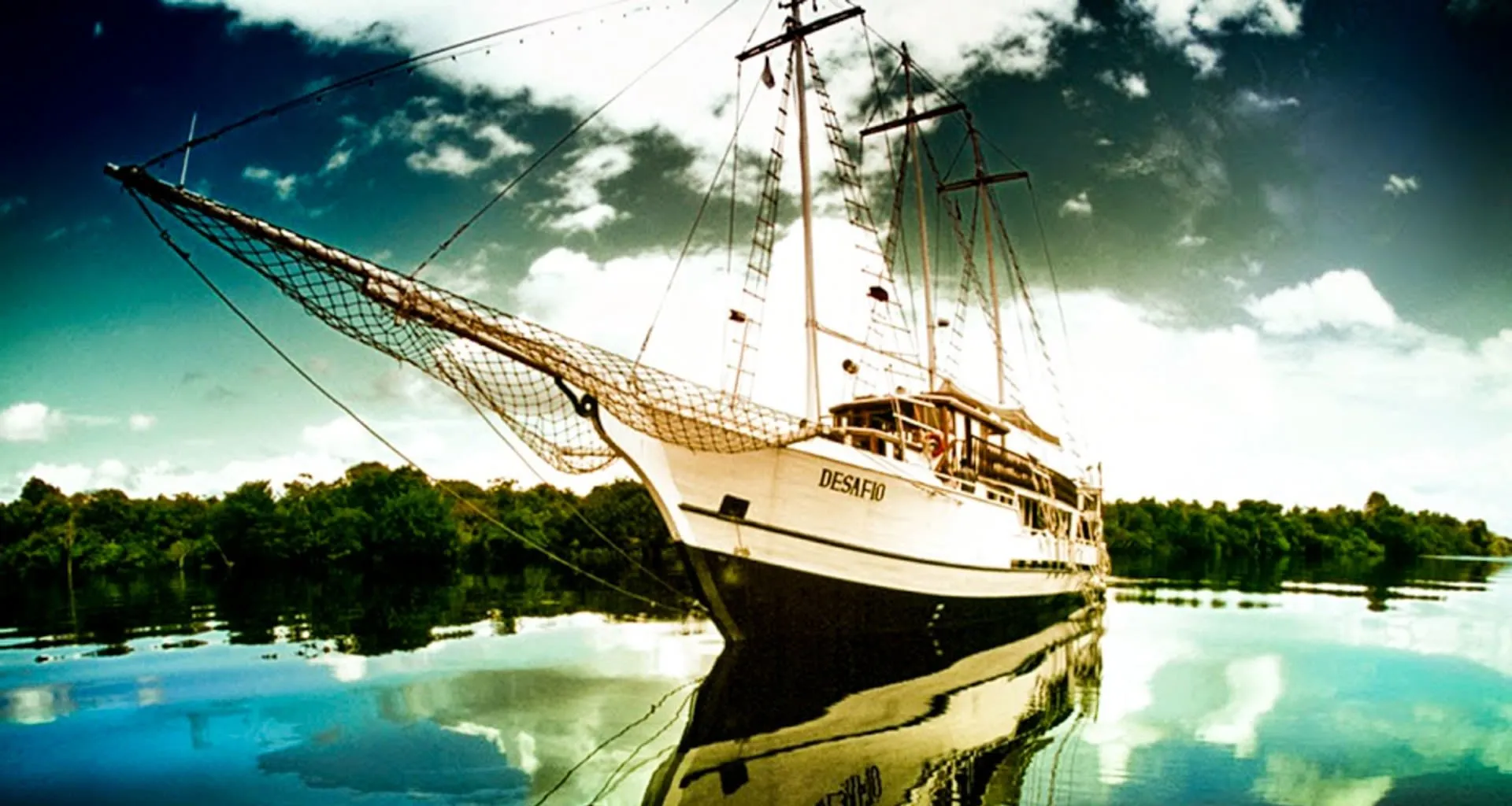 Front view of Desafio cruise ship