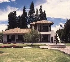 exterior of hacienda abraspungo