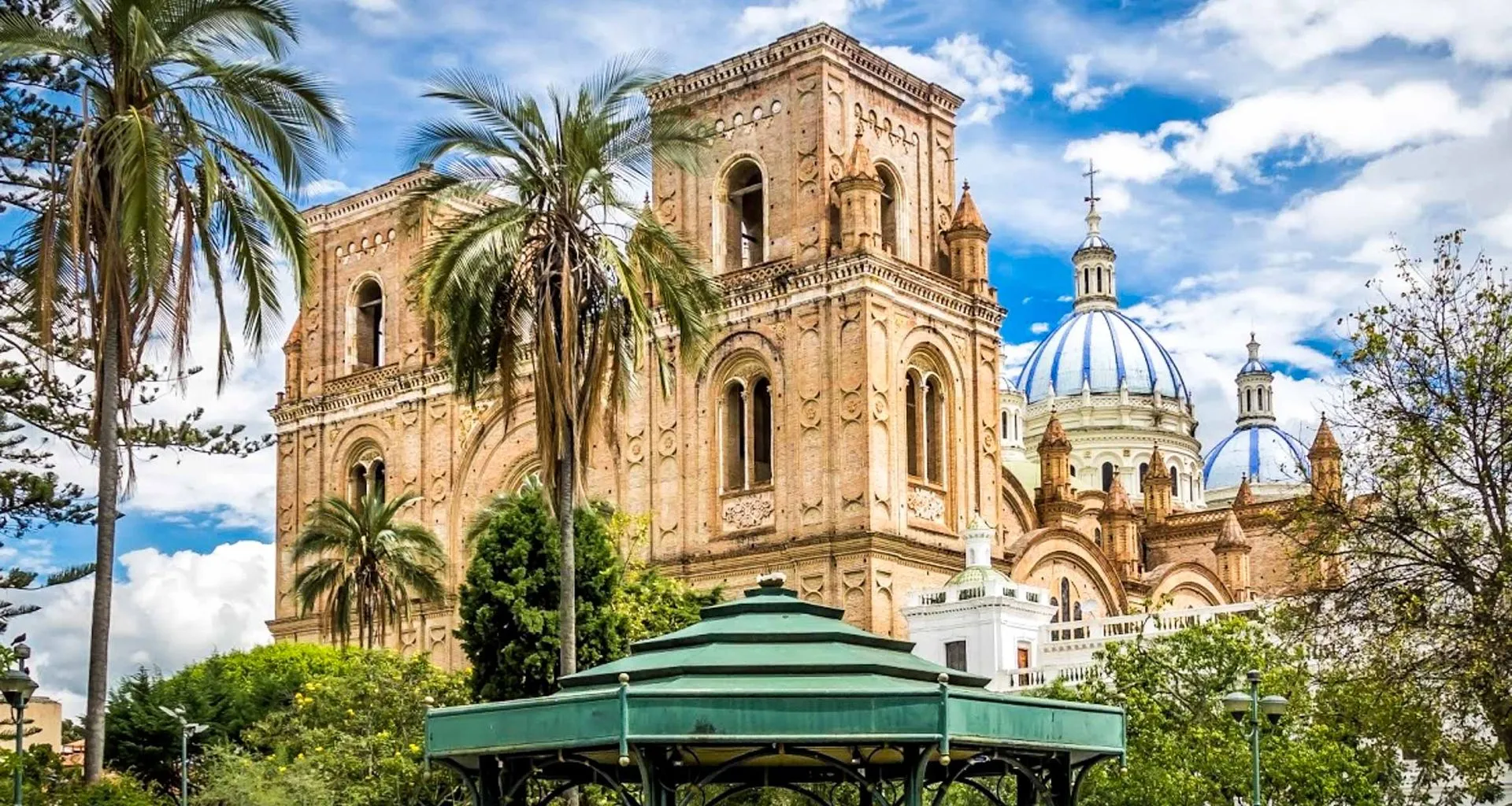 Park in front of Ecuador cathedral