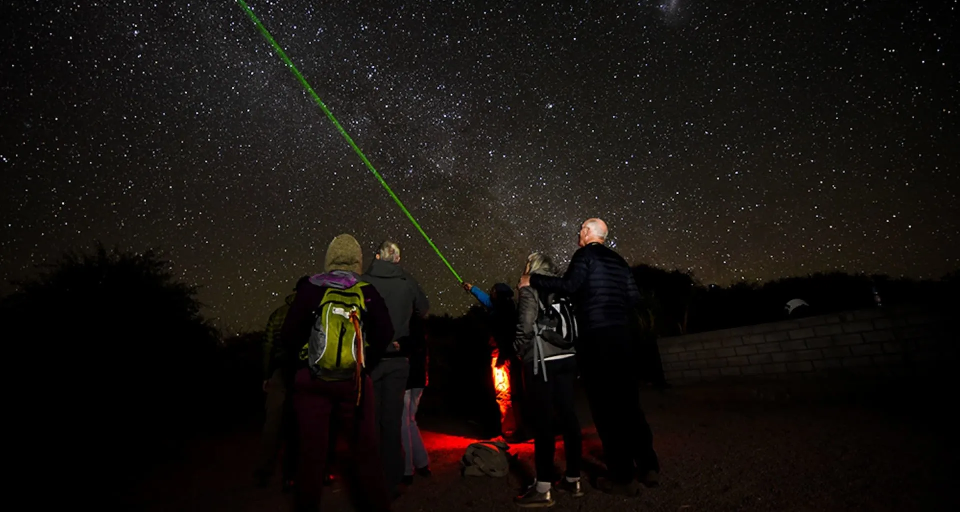 Stargazers use green laser on night sky
