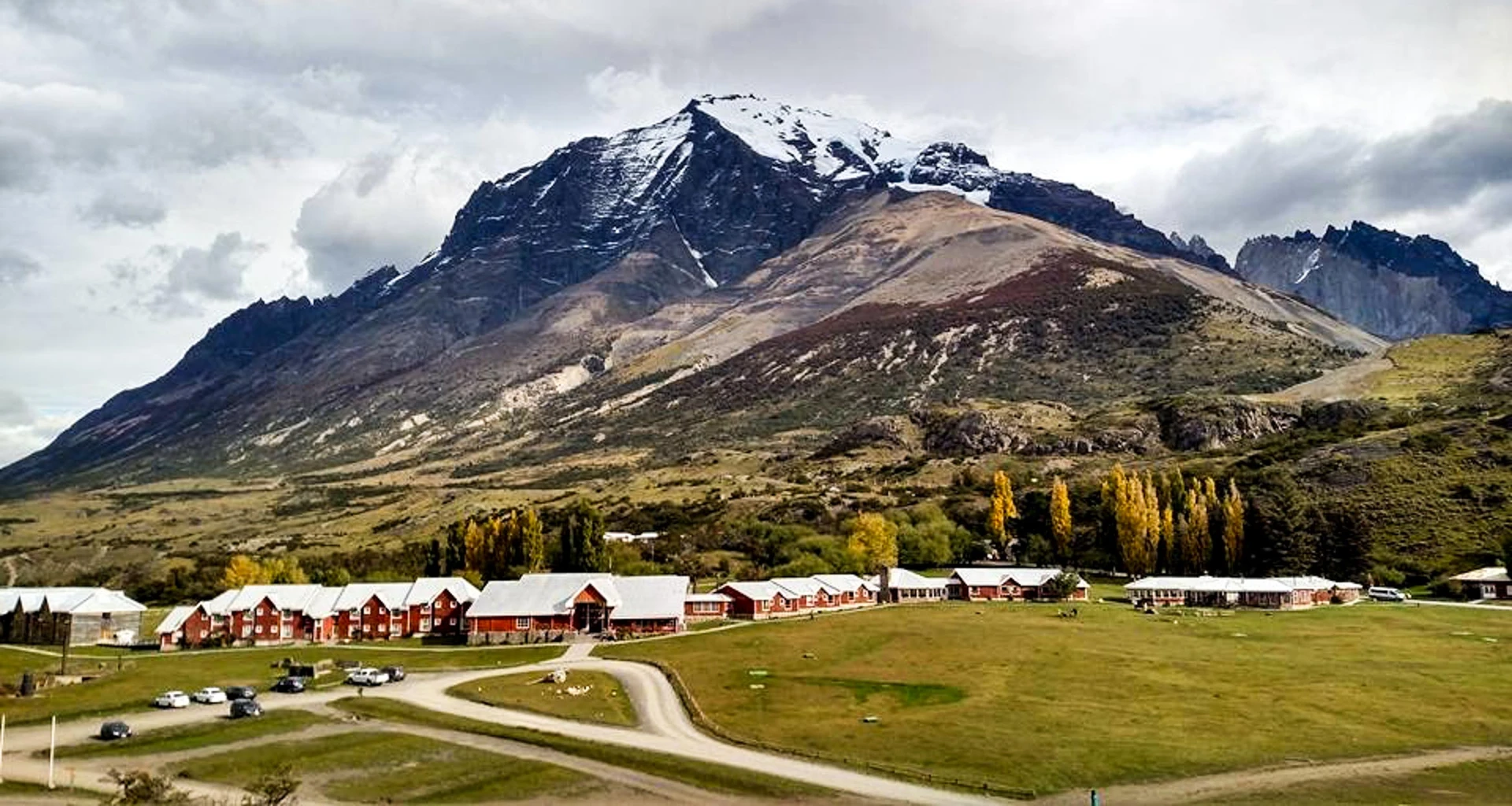 Road leading to Hotel Las Torres and mountain behind