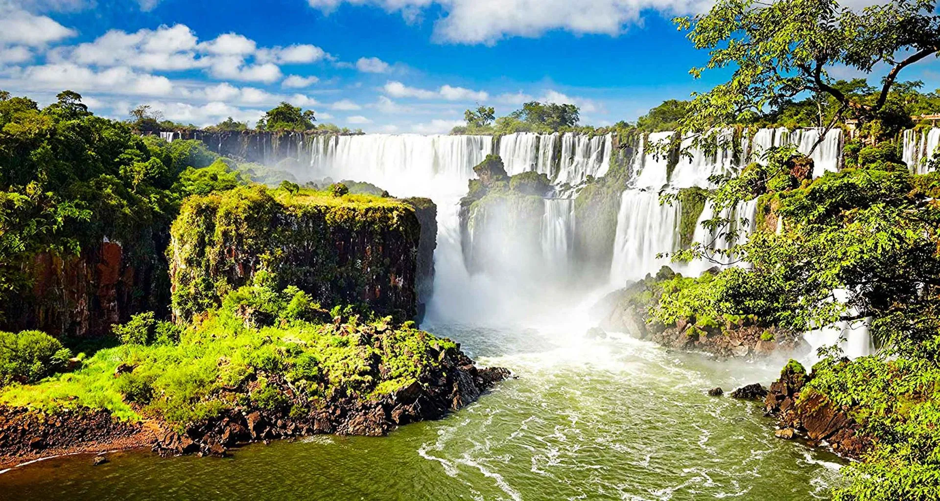 View past trees of Iguazu Falls