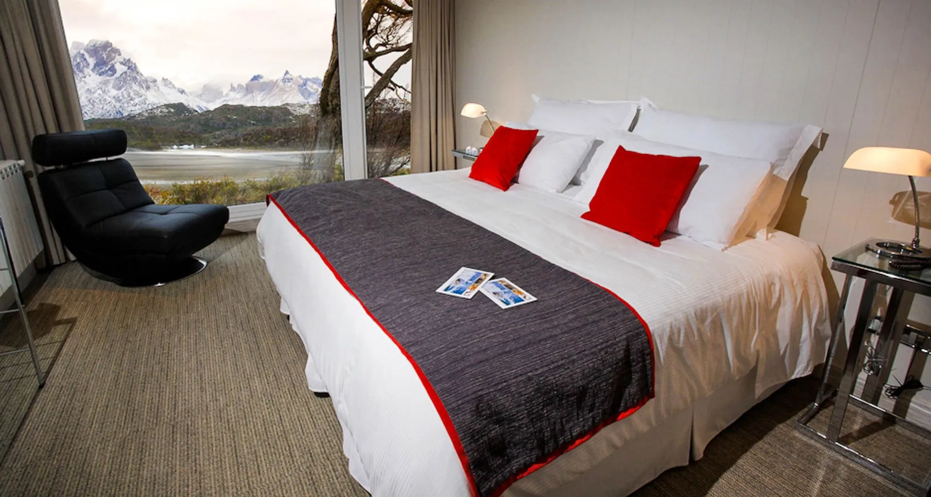 Interior of Lago Grey Lodge bedroom