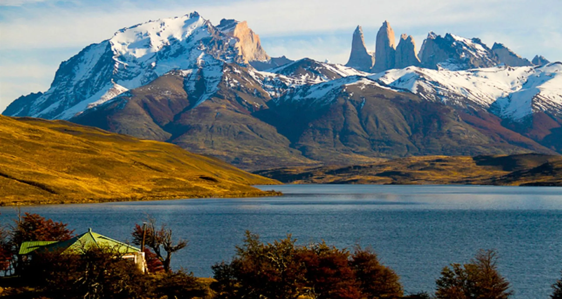 Lodge on shore of Laguna Azul