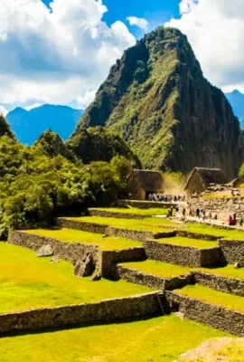 landscape of people walking around machu picchu