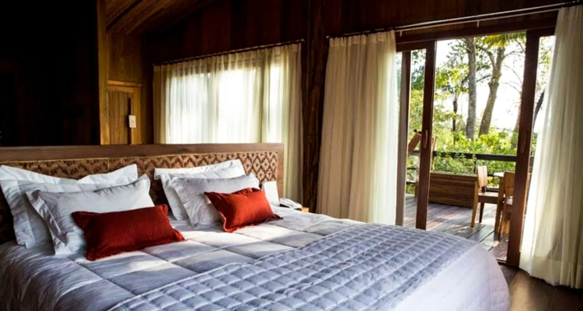 Interior of Mirante do Gavião Amazon Lodge