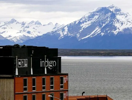 Noi Indigo Lodge and mountains