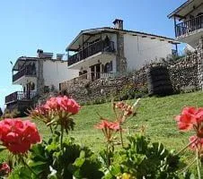 front view of Huancayo Hotel and flowers