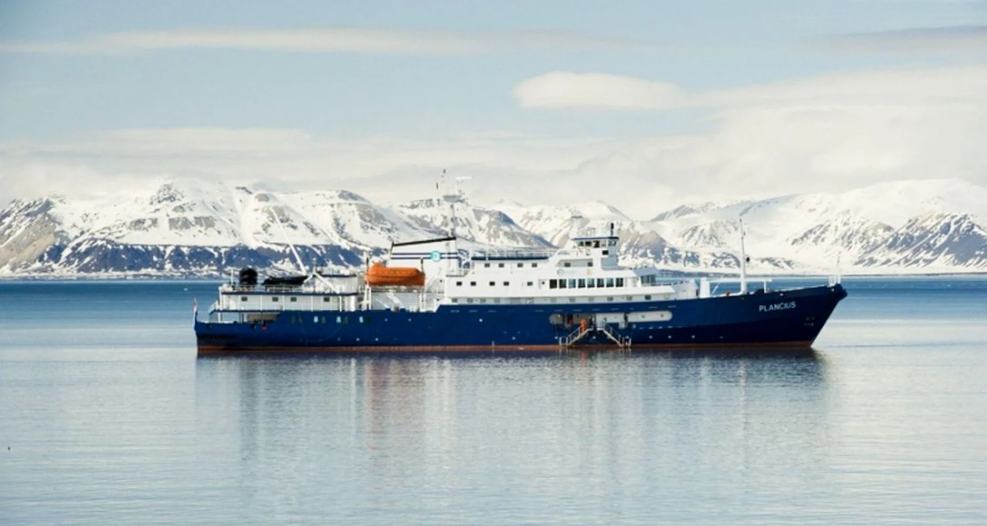 Plancius cruise ship in front of mountains