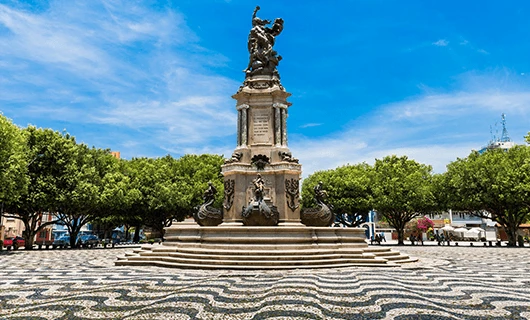 scenic-and-historic-square-and-monuement-in-manaus