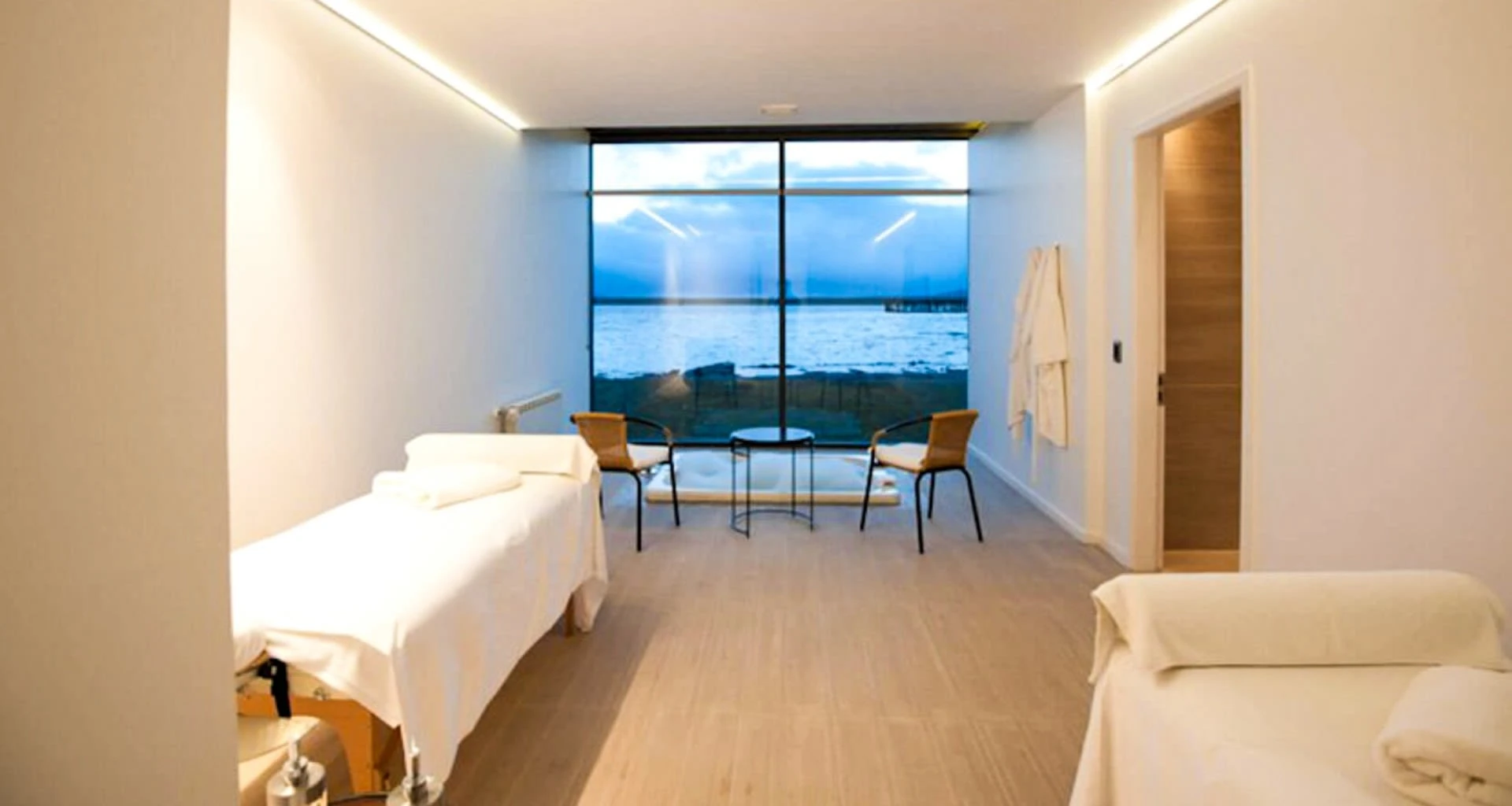 Twin bed room at Singular Patagonia Hotel