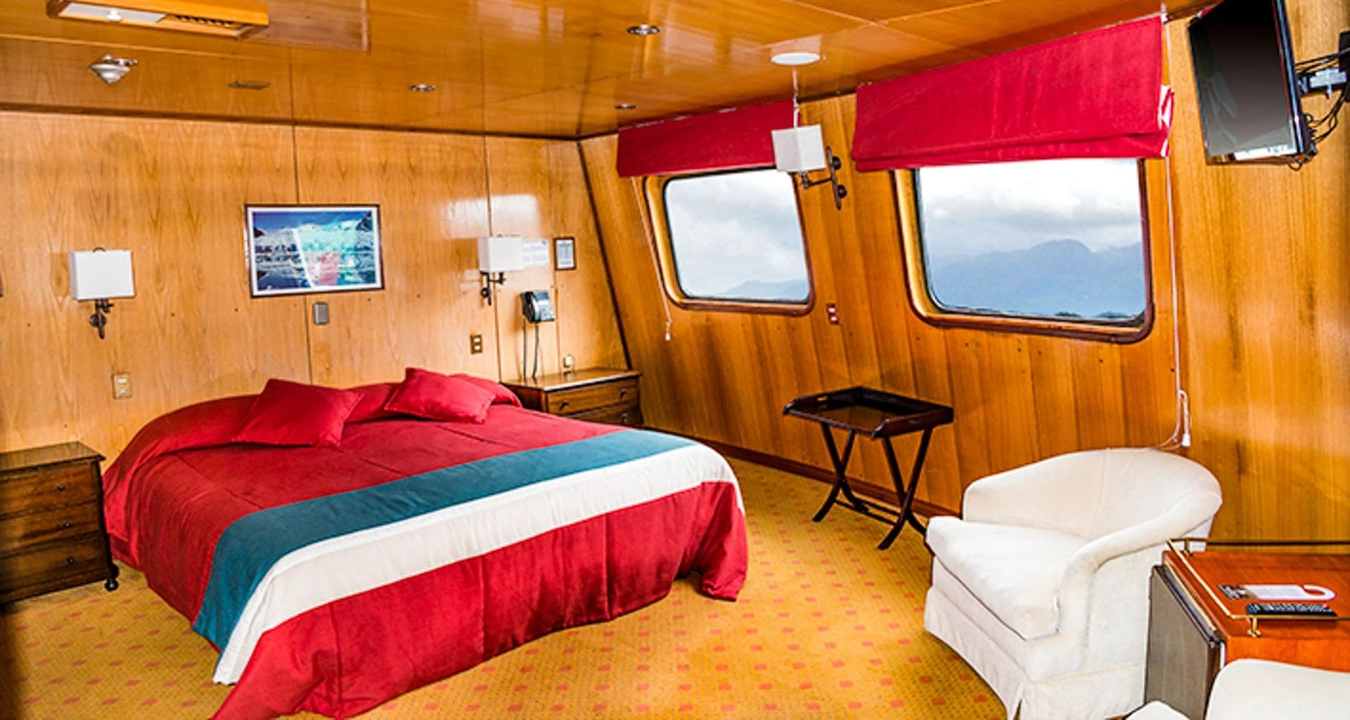 Bedroom of Skorpios cruise ship