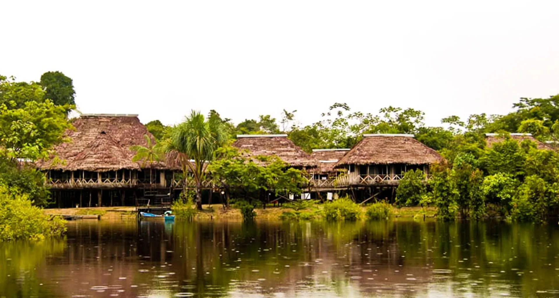 Tahuayo Lodge on edge of river