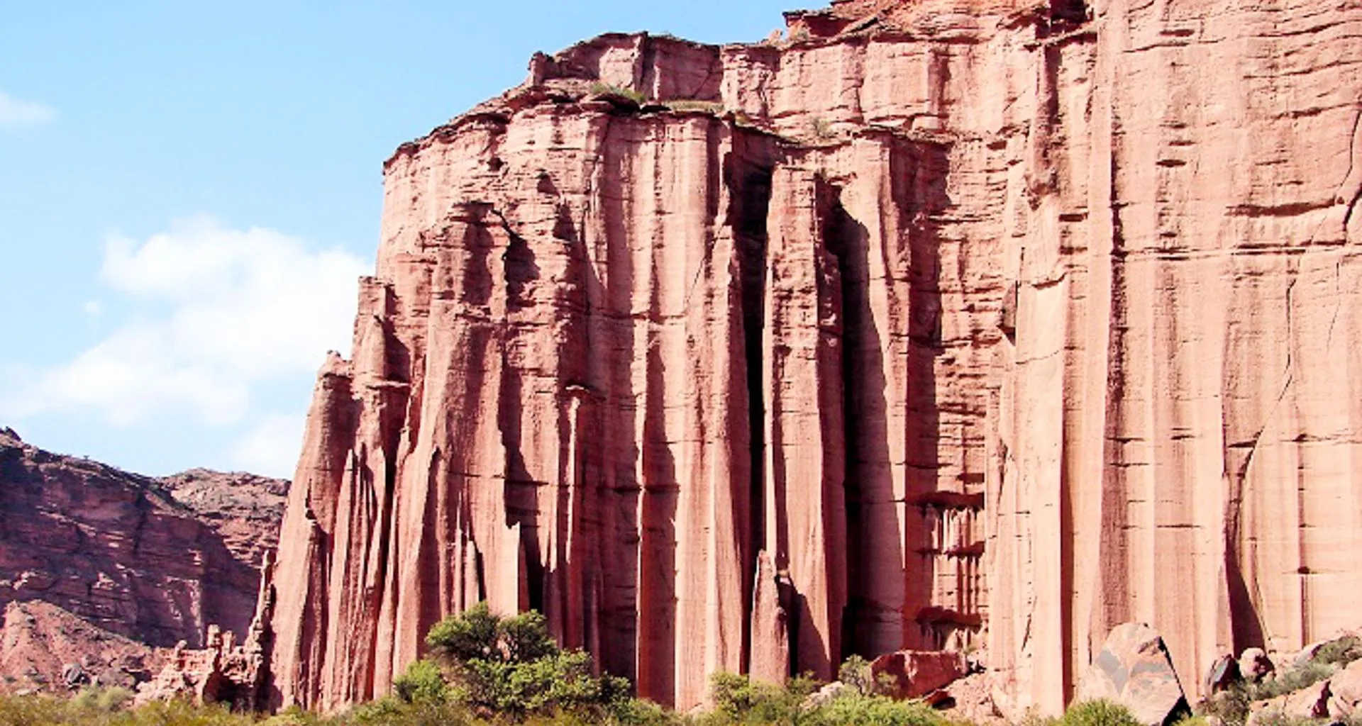 Tall canyon wall of red rock