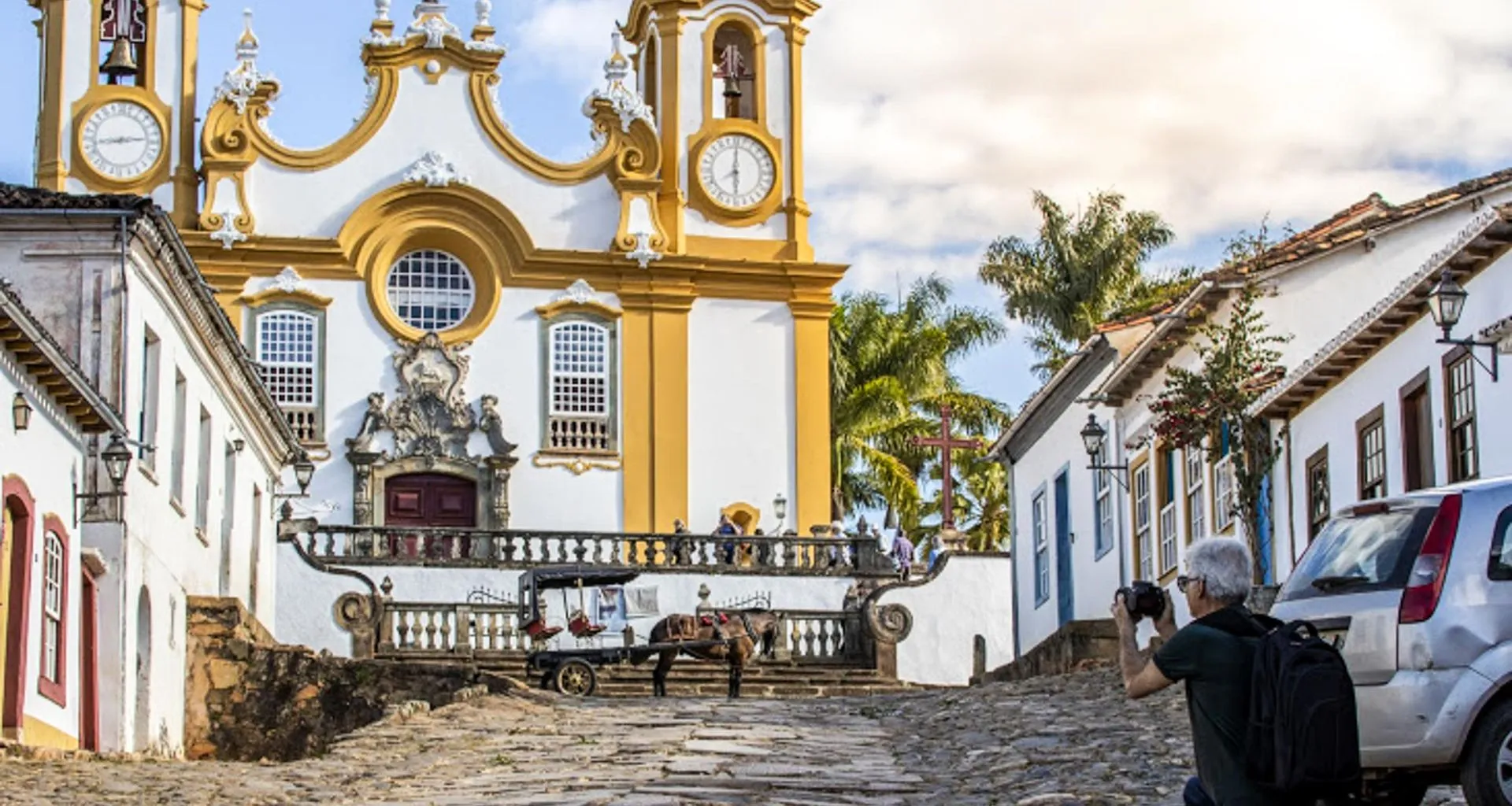 Man takes photo of Tiradentes church