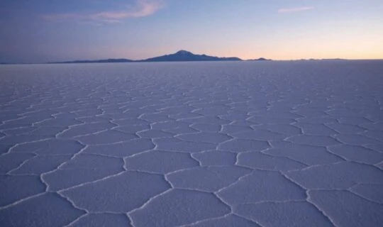 dry-uyuni-salt-flats-at-sunset-with-purple-shades