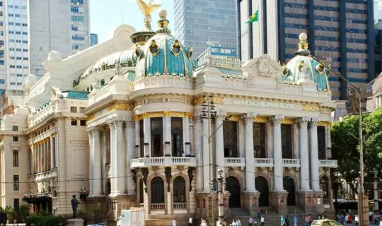 beautiful-palace-with-blue-and-gold-roof-in-metropolis