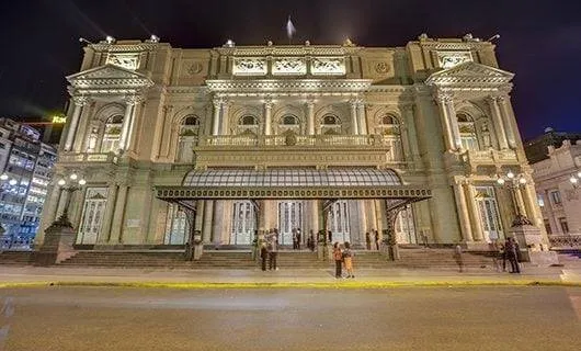 grand-opera-house-of-buenos-aires-at-night