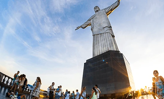corcovado-mountain-with-christ-the-redeemer-standing-high-above-tourists